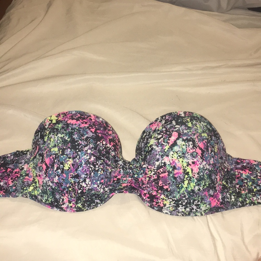 Victoria Secret swim 36 DD. Comes with straps!